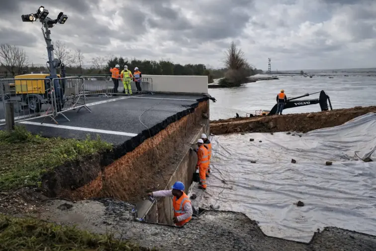 Obras no dique da A1